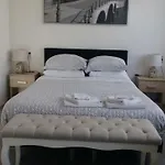 فندق مبيت وإفطار Bon 4*